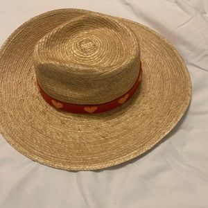 Sunshine Tienda heart hat